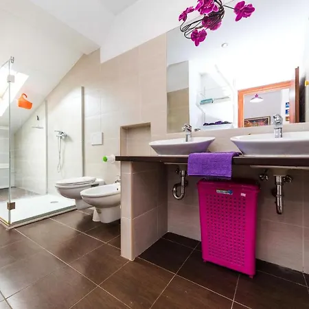 3 Bedroom Beautiful Apartment In Trogir トロギール