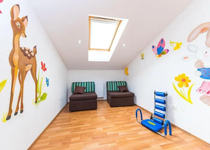 3 Bedroom Gorgeous In Apartament Trogir