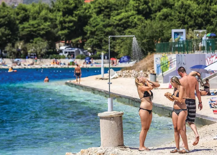 3 Bedroom Gorgeous In Appartement *